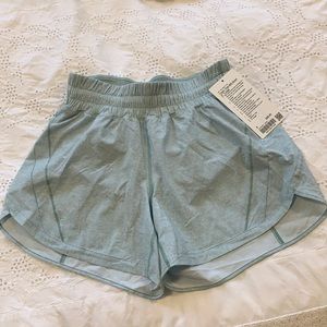 Brand new Lululemon track that MR short 5” Lined